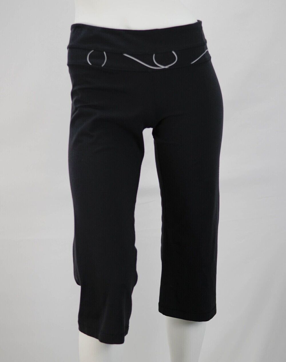 Lululemon Black 3/4 Leg Black with Silver Ribbon Sketch Capris Leggings Sz 8